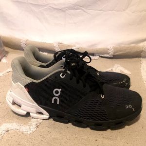 On Running Cloud navy shoes